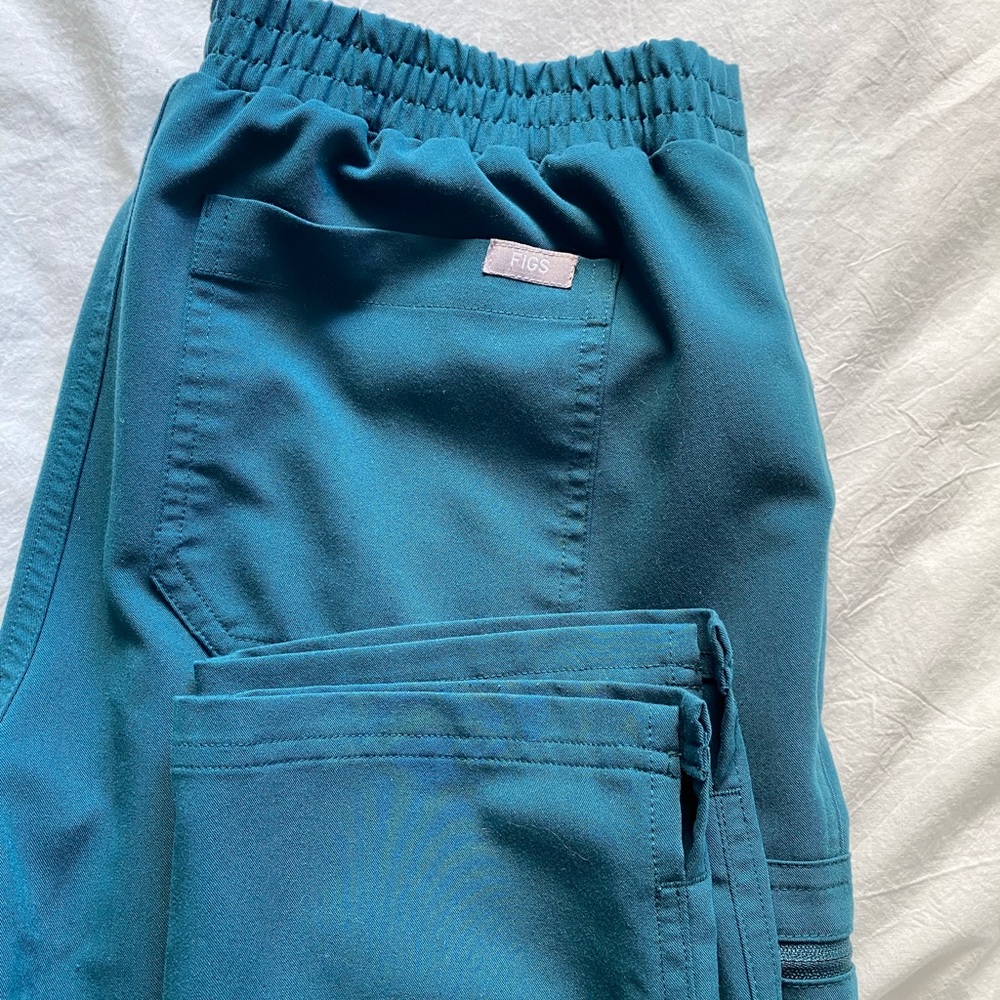 Figs Carribean Blue -Yola Skinny scrubs